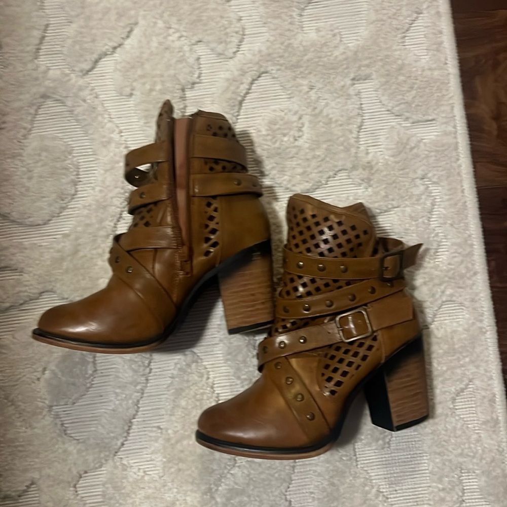 Brand new condition. Worn once.